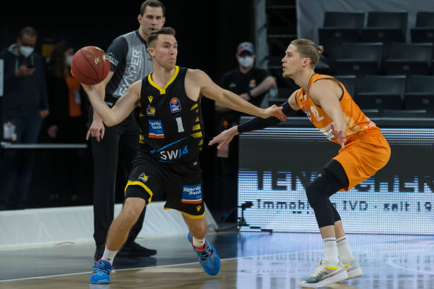 不易的胜利 不易的胜利