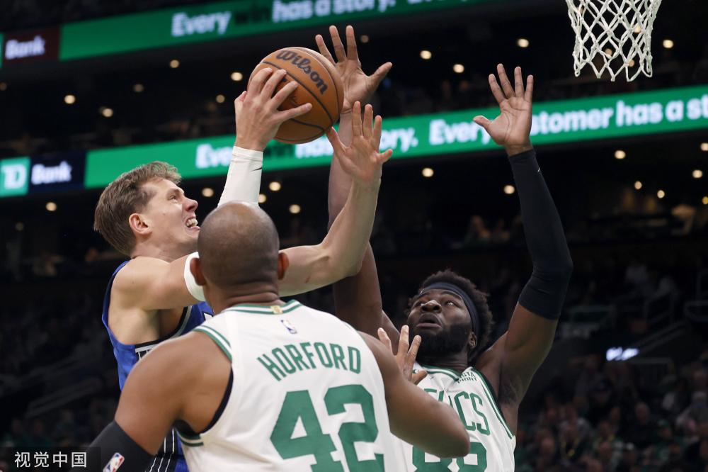 在接受采访 在接受采访